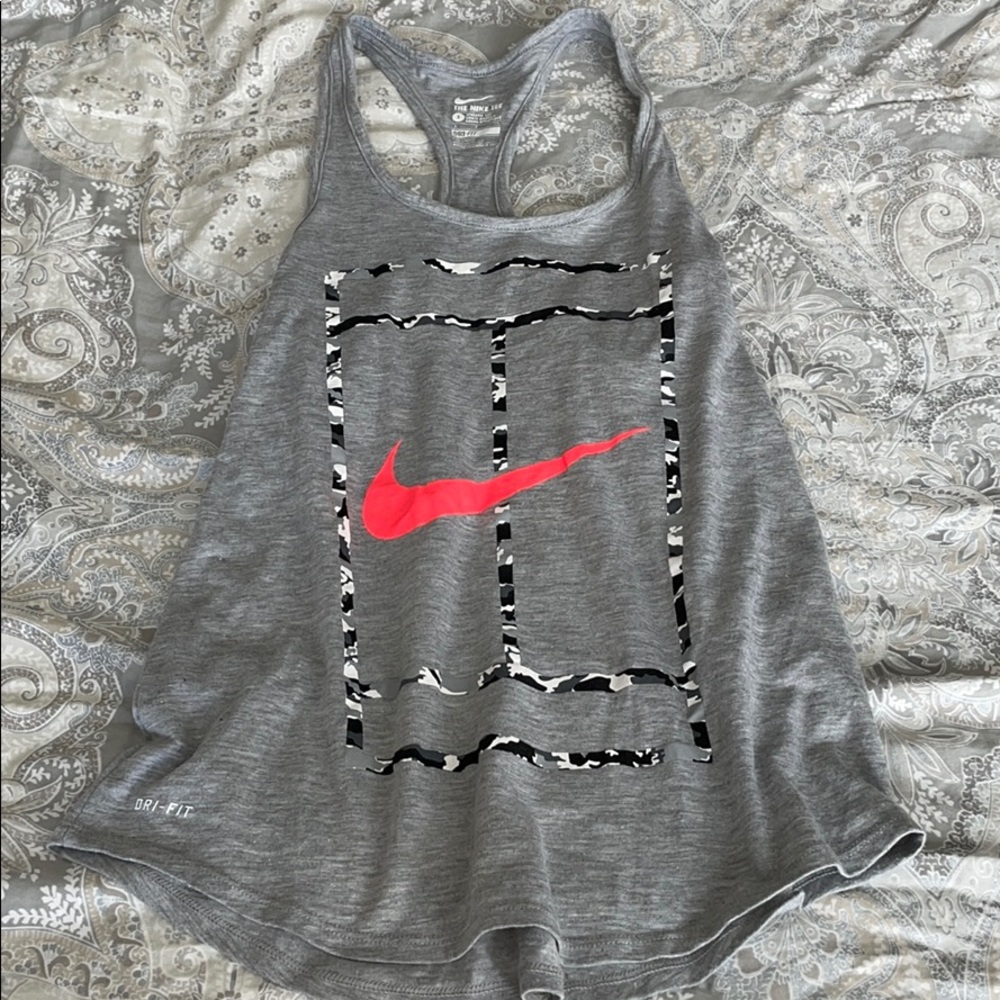 Nike top